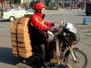 39岁快递员猝死大街 最后一句是“太累”