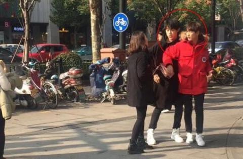 抓包男友与同性亲热 真相背后是炒作吗