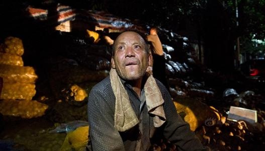 市民一夜买光32吨土豆 只为让他早点回家