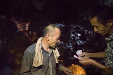 市民一夜买光32吨土豆 只为让他早点回家