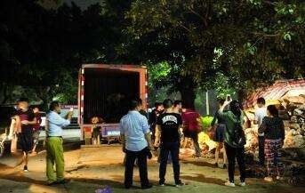 市民一夜买光32吨土豆 只为让他早点回家