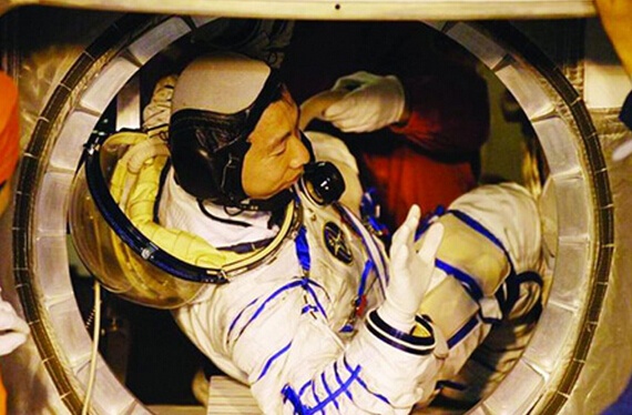 杨利伟太空遇诡异敲击声 飞天其实一点也不好玩