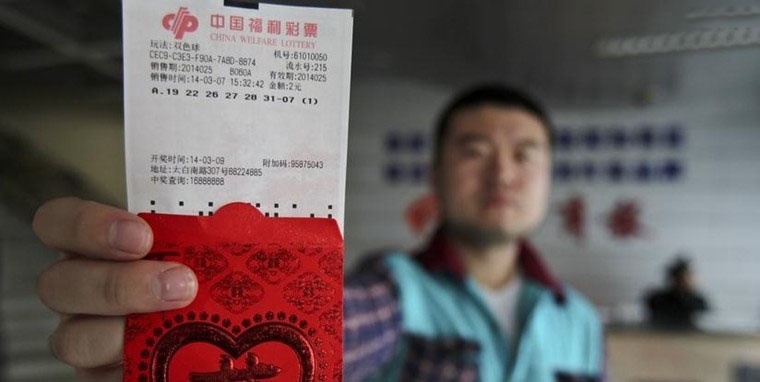 婚礼上彩票刮出3万 奖金该归谁