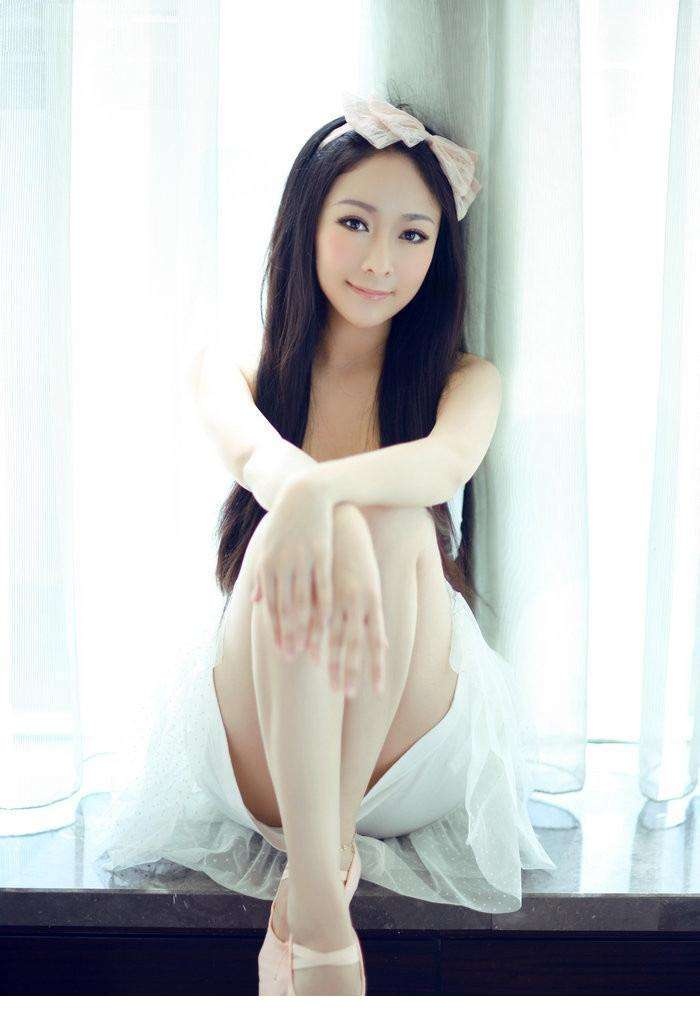 燃情高粱地 我俯身扳开她的纤细小腿