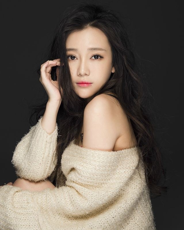 幼欲 那一晚我表现得十分的粗暴她一直在叫痛